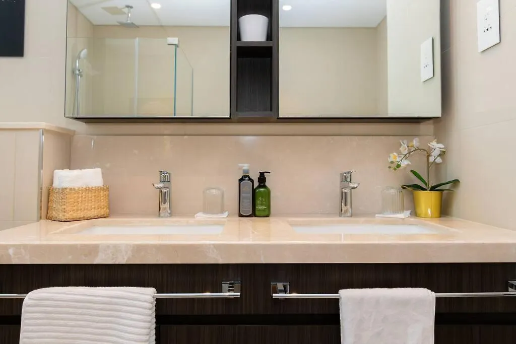 Elite Escape Holiday Home - 2 Bhk Getaway With Burj Khalifa View And Dubai Mall Access - 1504