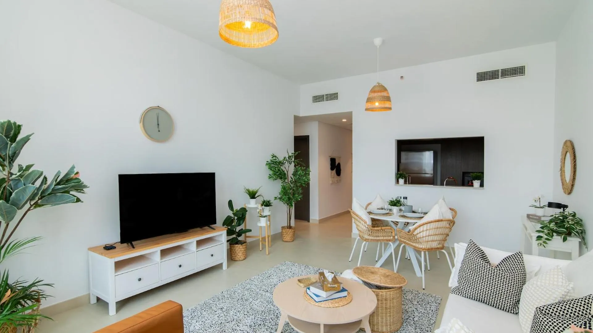 Elite Escape Holiday Home - 2 Bhk Getaway With Burj Khalifa View And Dubai Mall Access - 1504 Apartment