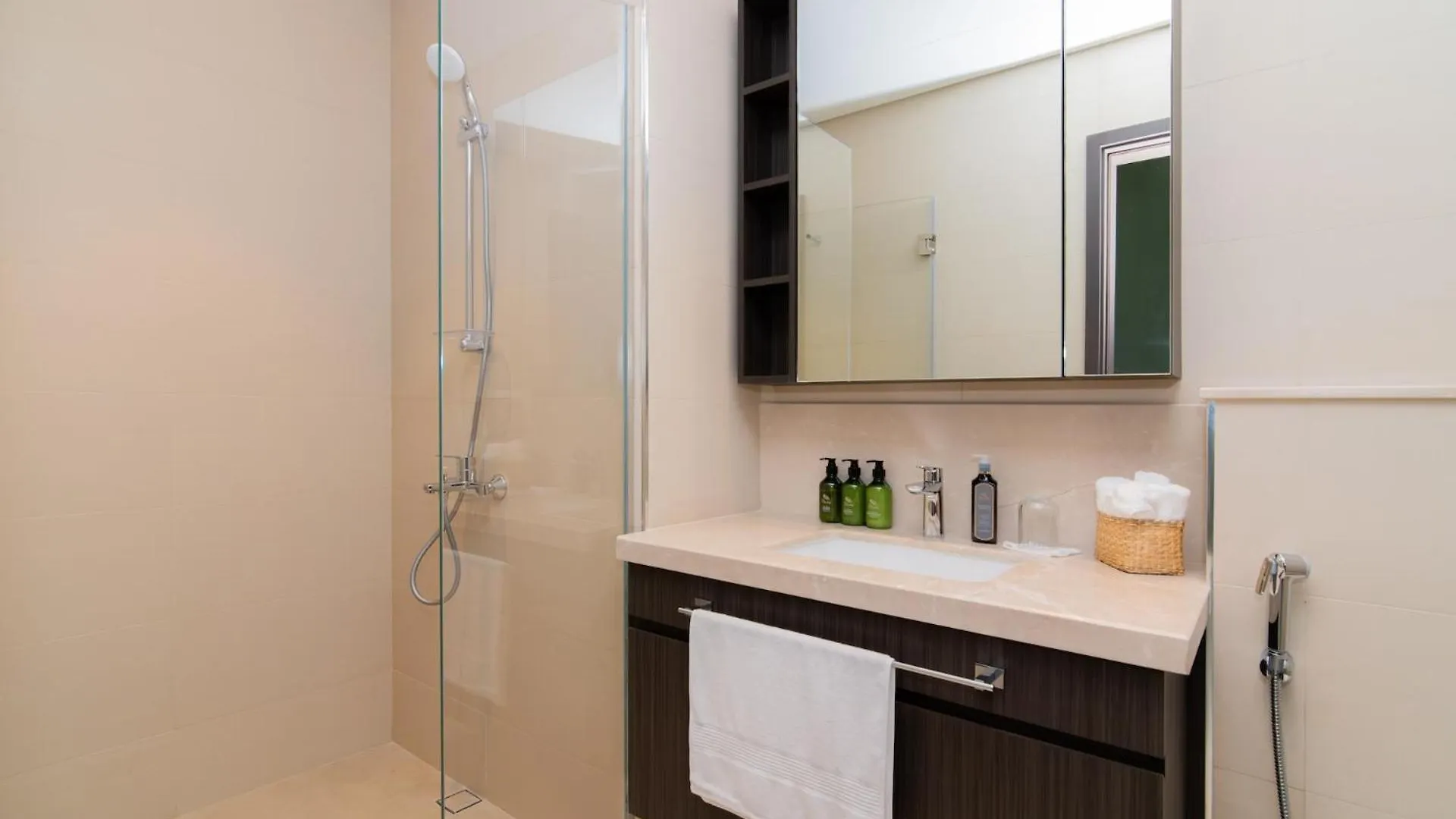 Elite Escape Holiday Home - 2 Bhk Getaway With Burj Khalifa View And Dubai Mall Access - 1504