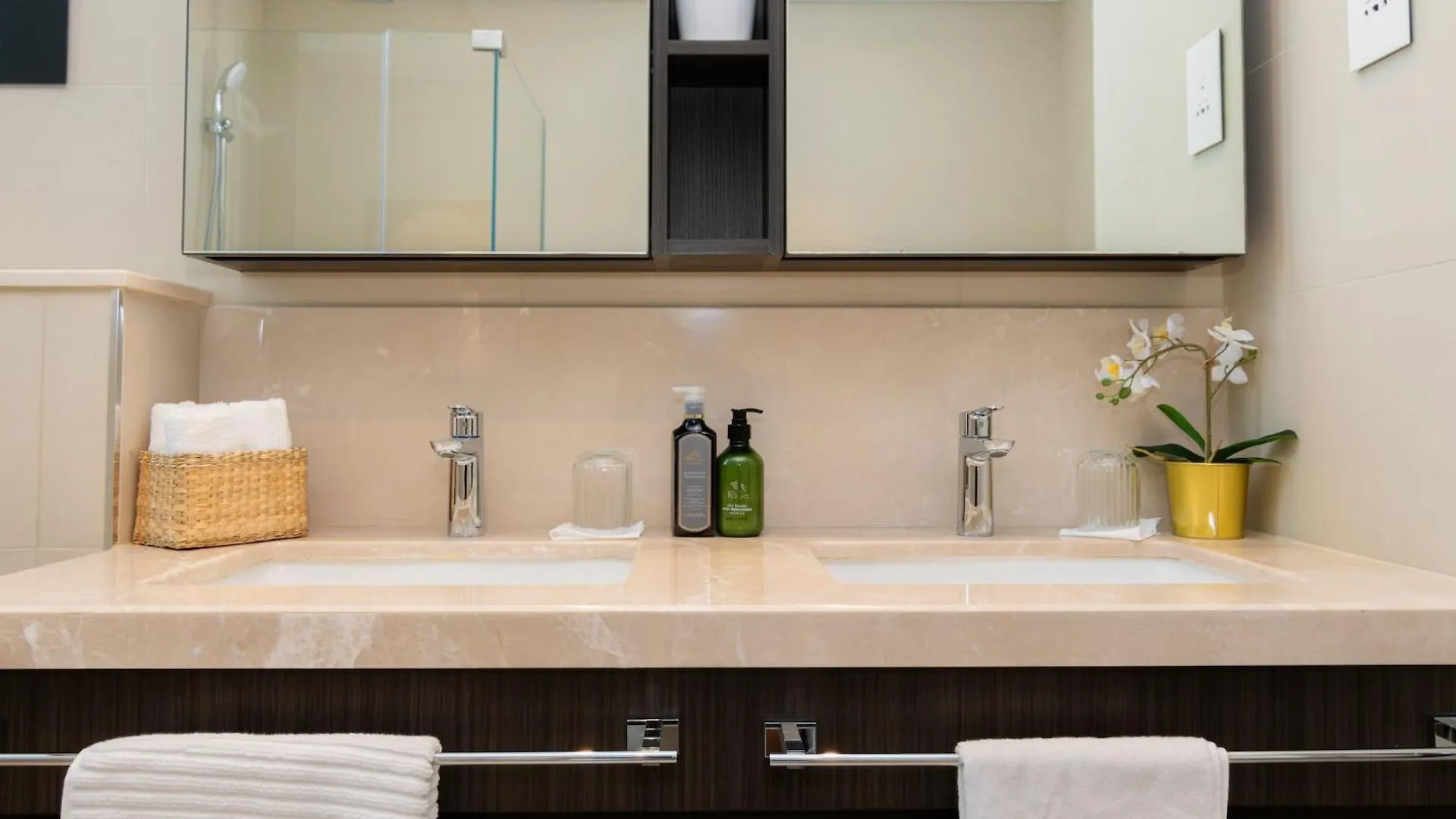 Apartment Elite Escape Holiday Home - 2 Bhk Getaway With Burj Khalifa View And Dubai Mall Access - 1504